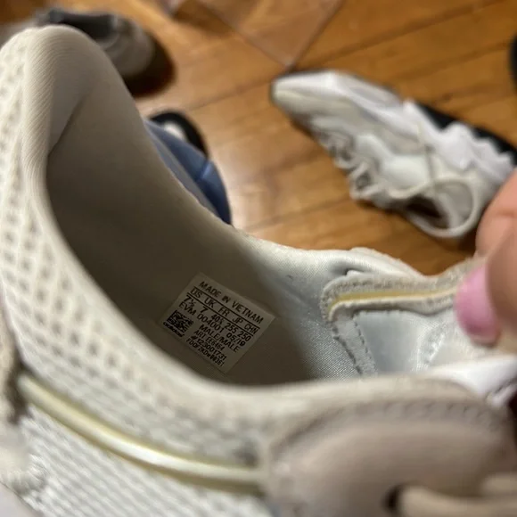 Adidas ozweego neutral Athletic Sneakers size 7.5 - Picture 5 of 5